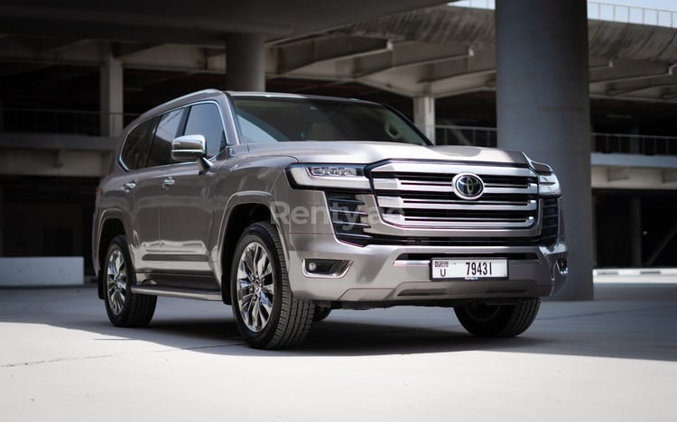 Bronze Toyota Land Cruiser zur Miete in Sharjah