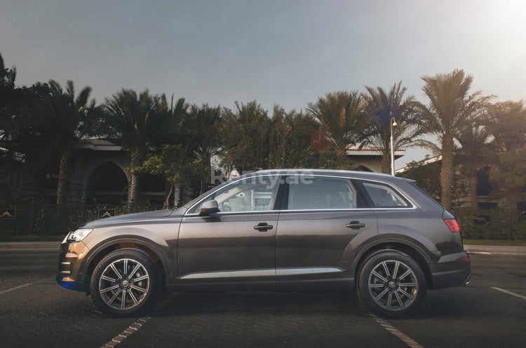 Brown Audi Q7 for rent in Dubai 1