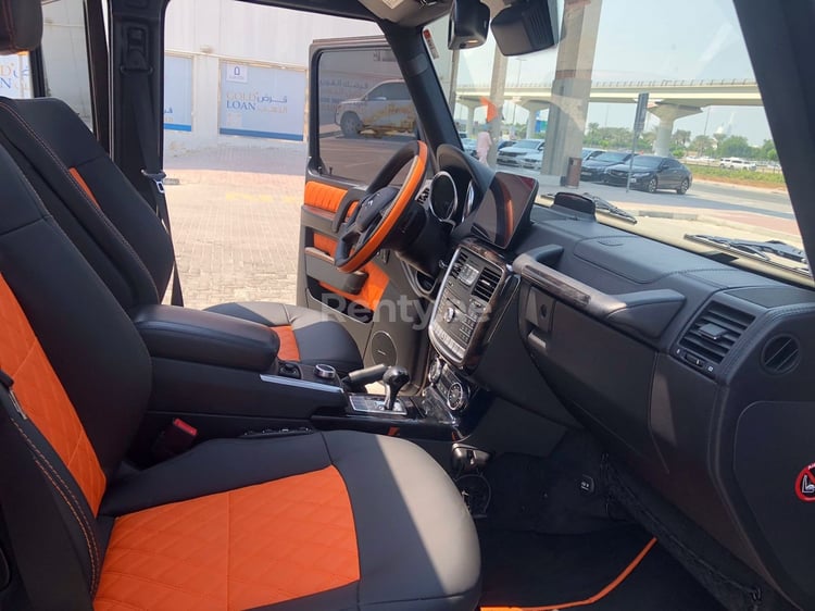 Braun Mercedes G class zur Miete in Abu-Dhabi 6