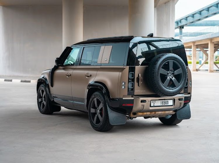 Коричневый Range Rover Defender V6 X в аренду в Шарджа 2