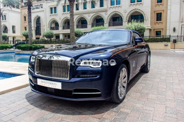 Bleu Foncé Blue Rolls Royce Dawn Cabrio en location à Dubai