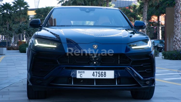 Bleu Foncé Lamborghini Urus en location à Dubai 0