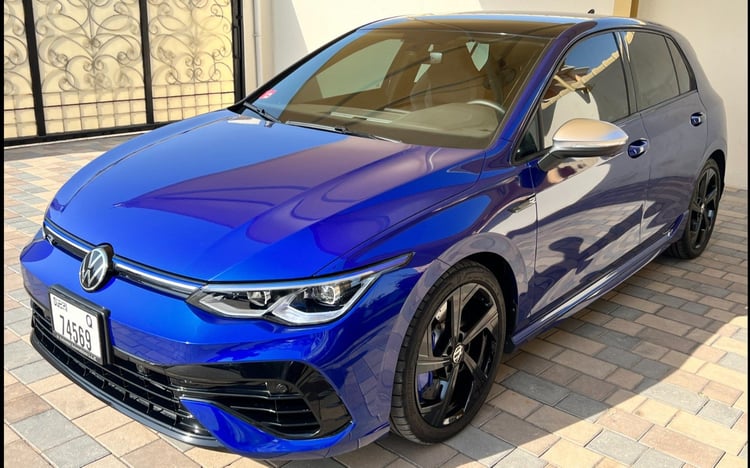 أزرق غامق Volkswagen Golf R للإيجار في أبو ظبي