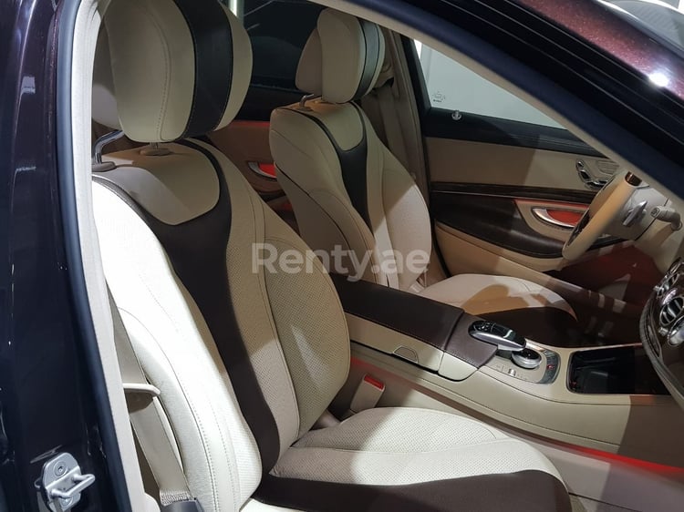 Dunkelbraun Mercedes S Class zur Miete in Dubai 5