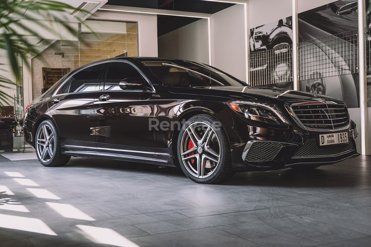 Marron foncé Mercedes S Class en location à Abu-Dhabi 6