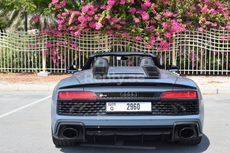 Dark Grey Audi R8 Spyder for rent in Abu-Dhabi 3