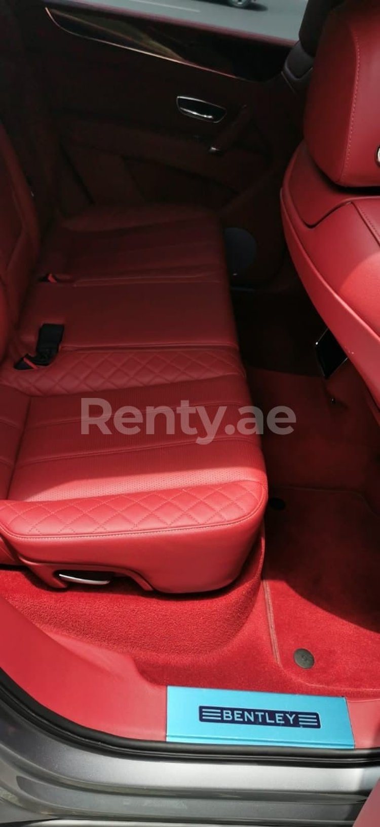 Silver Grey Bentley Bentayga for rent in Abu-Dhabi 4