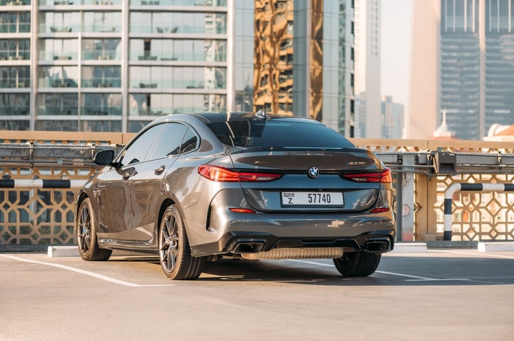 Gris Oscuro BMW 235i M en alquiler en Abu-Dhabi 1