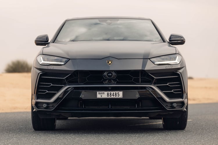 Dunkelgrau Lamborghini Urus zur Miete in Abu-Dhabi 0