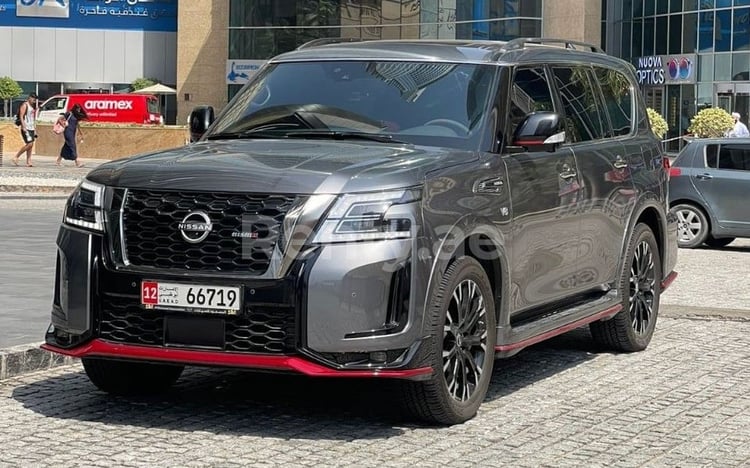 Gris Oscuro Nissan Patrol V8 Nismo en alquiler en Sharjah