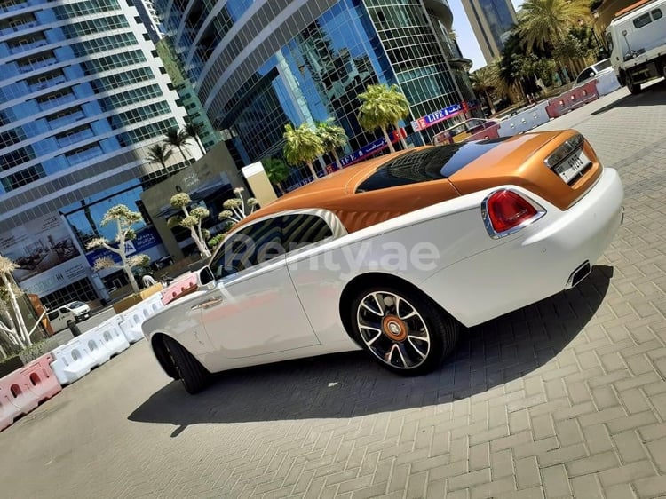 ذهب Rolls Royce Wraith للإيجار في أبو ظبي 1