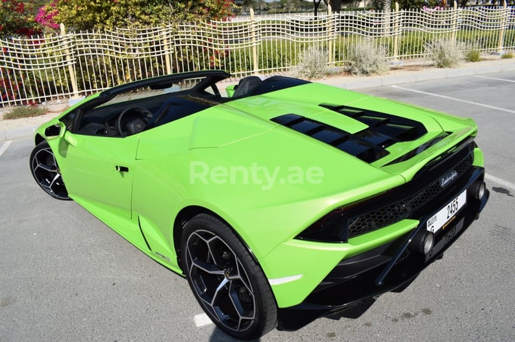 Verte Lamborghini Evo Spyder en location à Dubai 2