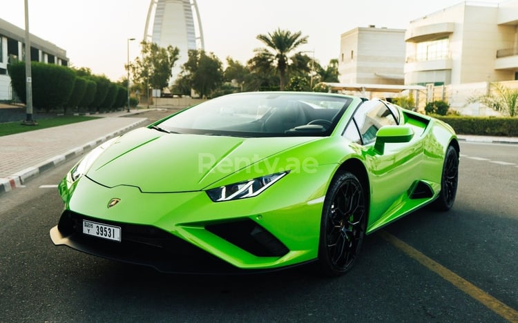 Verde Lamborghini Evo Spyder en alquiler en Dubai