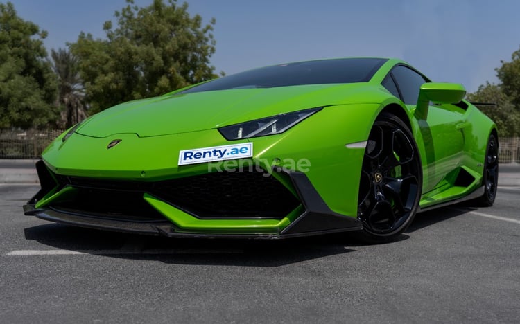 verde Lamborghini Huracan in affitto a Dubai