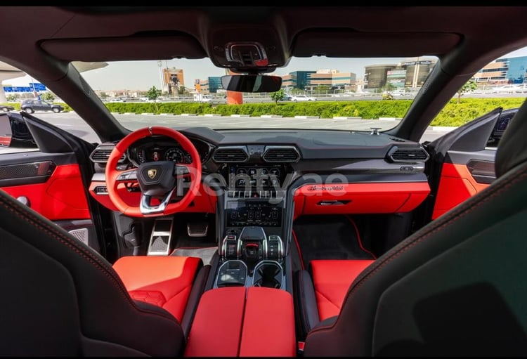 Gris Lamborghini Urus V8TT en alquiler en Abu-Dhabi 1