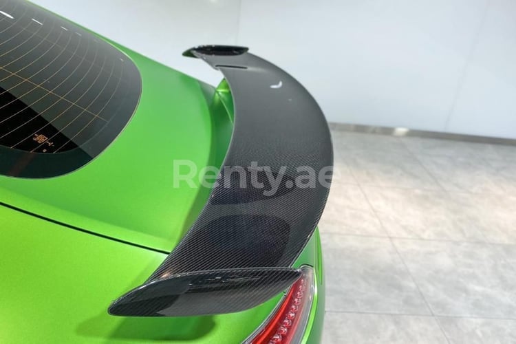 أخضر Mercedes GT-R للإيجار في الشارقة 3