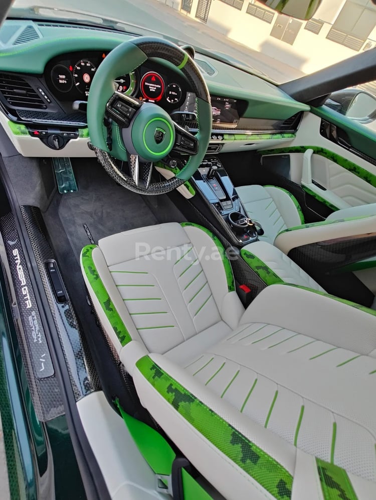 Green Porsche 911 Carrera Turbo S Top Car for rent in Abu-Dhabi 2