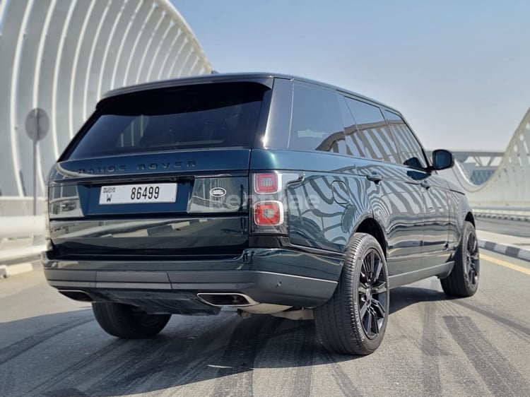 أخضر Range Rover Vogue L للإيجار في دبي 0