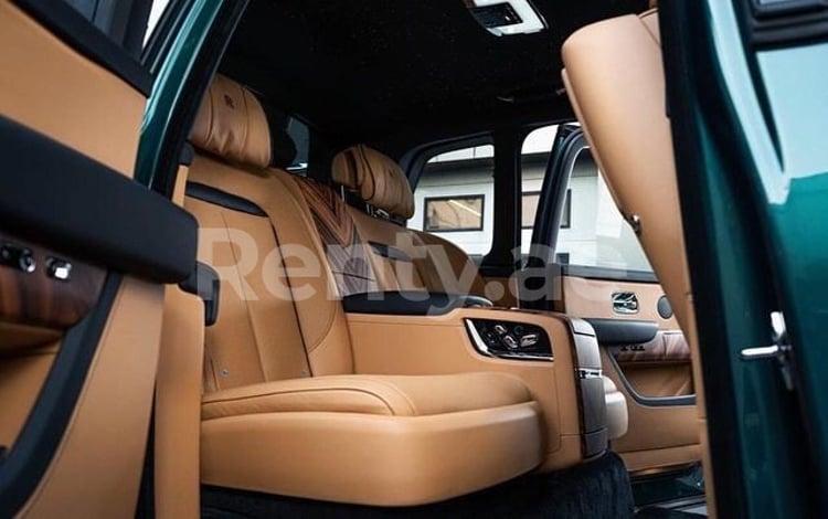 Green Rolls Royce Cullinan for rent in Abu-Dhabi 2