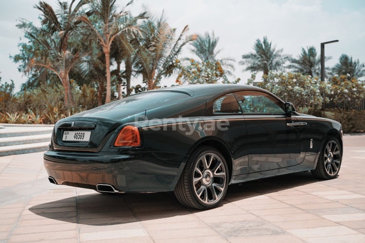 أخضر Rolls Royce Wraith للإيجار في دبي 3