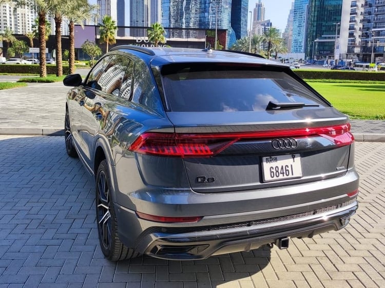 اللون الرمادي Audi Q8 S-LINE للإيجار في أبو ظبي 2