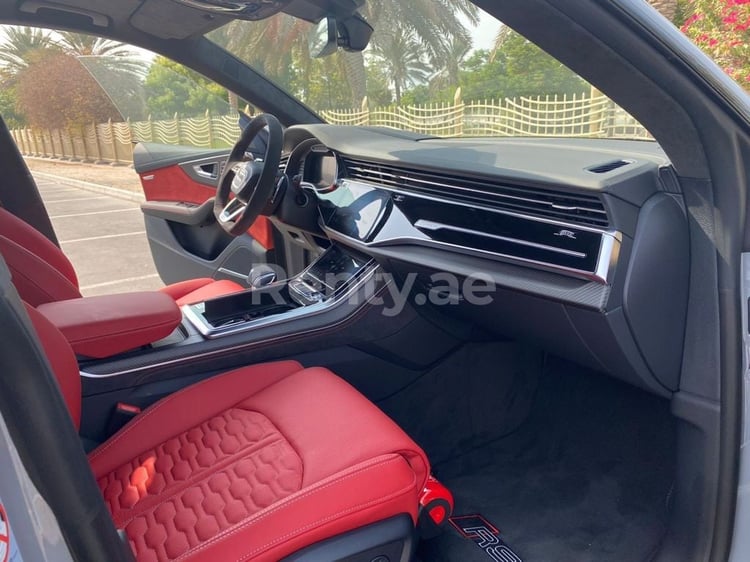 Grise Audi QRS8 en location à Dubai 2