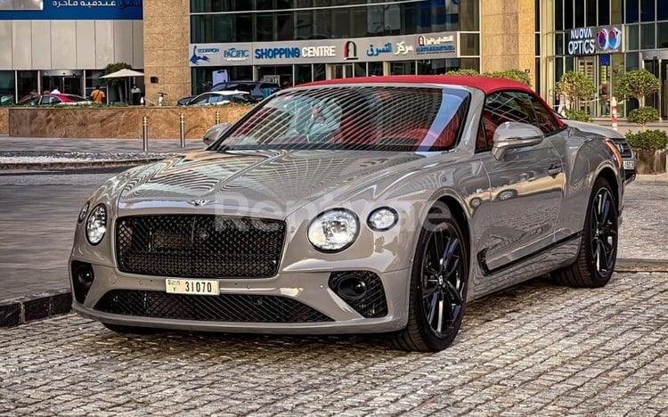 Gris Bentley GT en alquiler en Sharjah