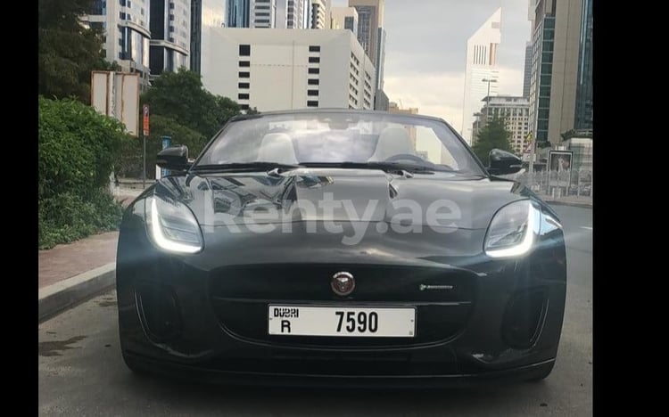 Grau Jaguar F-Type zur Miete in Abu-Dhabi