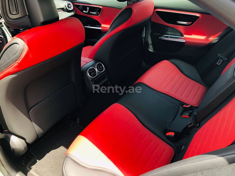 اللون الرمادي Mercedes C 200 new Shape للإيجار في دبي 6