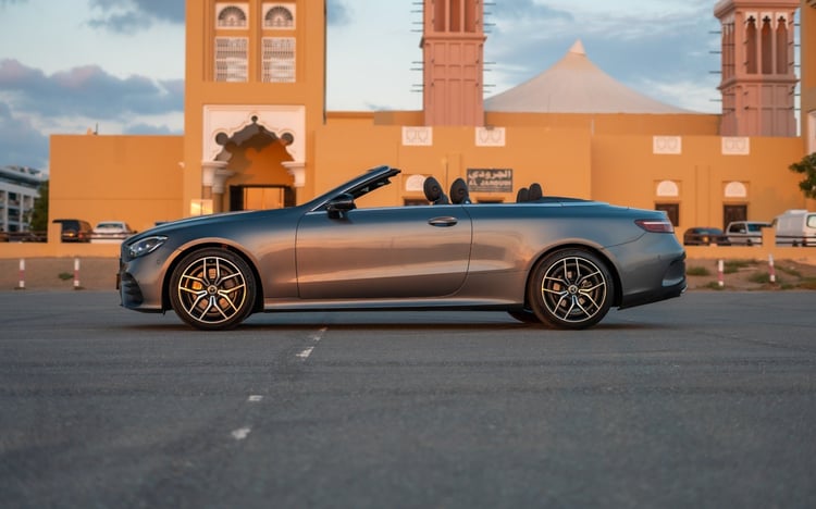 Grigio Scuro Mercedes E200 Cabrio in affitto a Sharjah 1