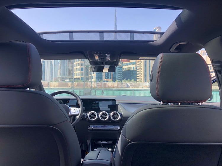 Gris Mercedes EQA FULL ELECTRIC en alquiler en Abu-Dhabi 7