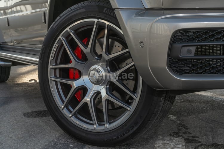 Grigio Mercedes G63 AMG in affitto a Dubai 2