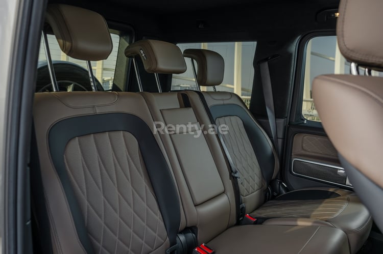 اللون الرمادي Mercedes G63 AMG للإيجار في الشارقة 6