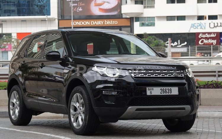 Grau Range Rover Discovery zur Miete in Dubai