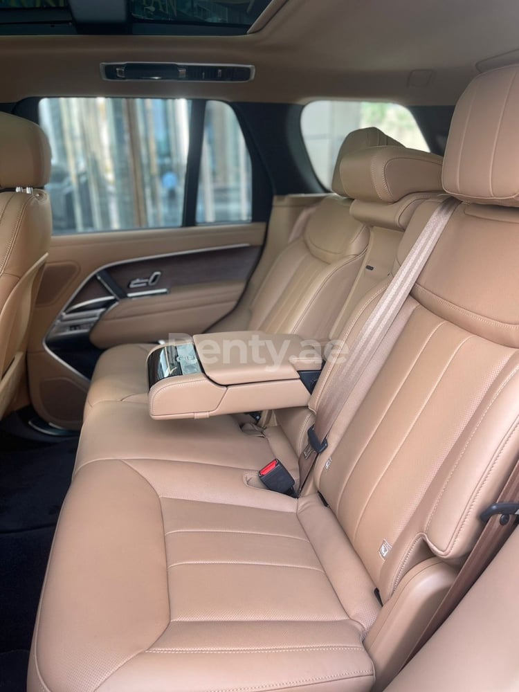 Grey Range Rover Vogue for rent in Dubai 5