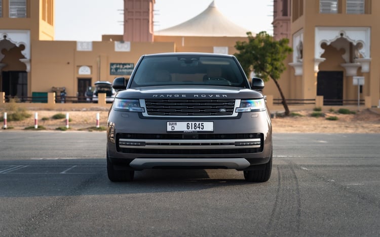 在阿布扎比租赁灰色 Range Rover Vogue HSE 0