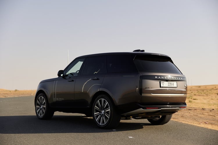 Grau Range Rover Vogue HSE zur Miete in Sharjah 2