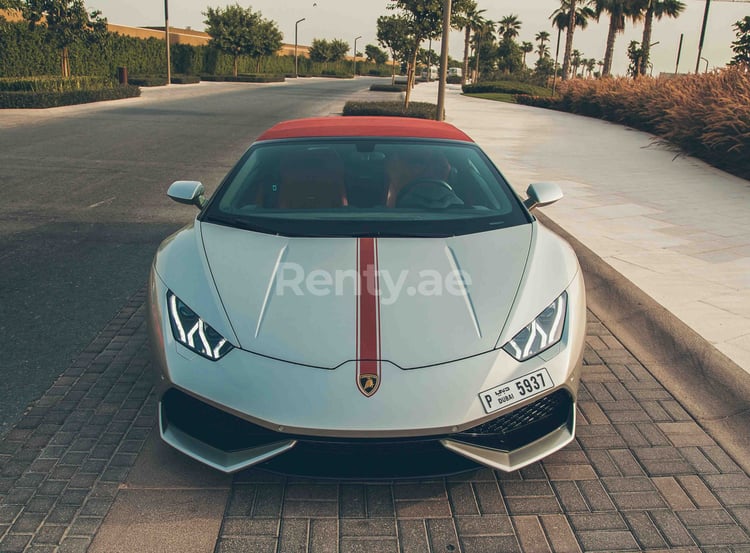 فضة Lamborghini Huracan Spyder LP-610 للإيجار في أبو ظبي 2