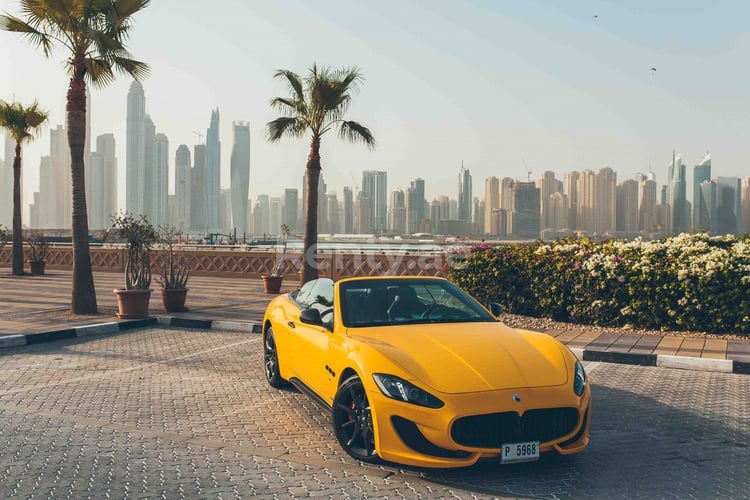 Amarillo Maserati GranCabrio en alquiler en Dubai 2