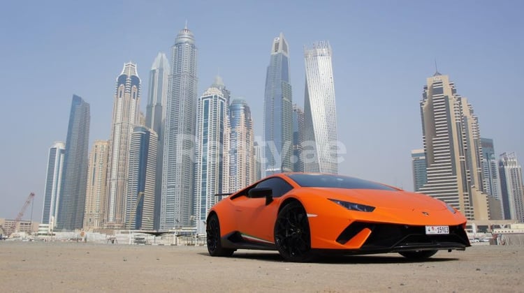 البرتقالي Lamborghini Huracan Performante للإيجار في دبي 5