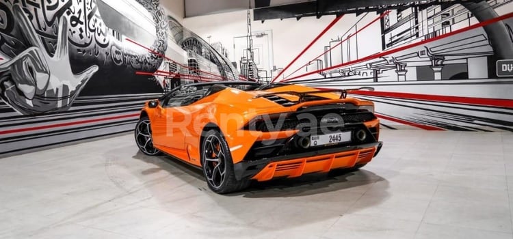 naranja Lamborghini Evo spyder en alquiler en Dubai 3