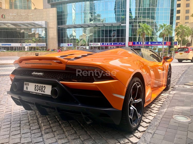 البرتقالي Lamborghini Evo Spyder للإيجار في دبي 3