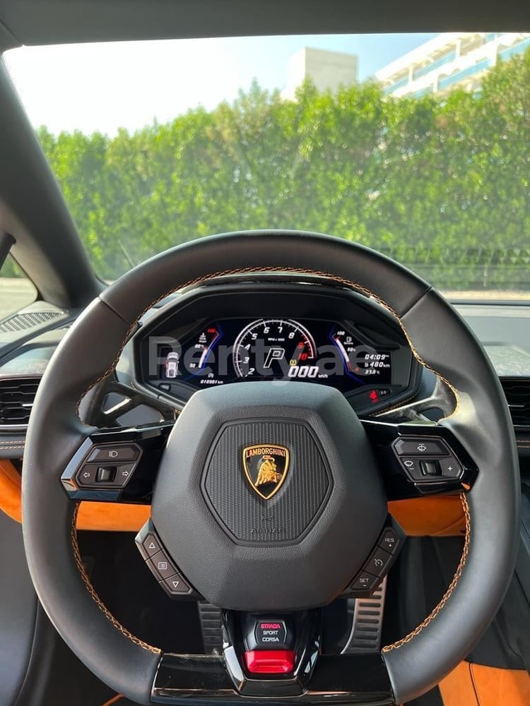 البرتقالي Lamborghini Evo للإيجار في أبو ظبي 4