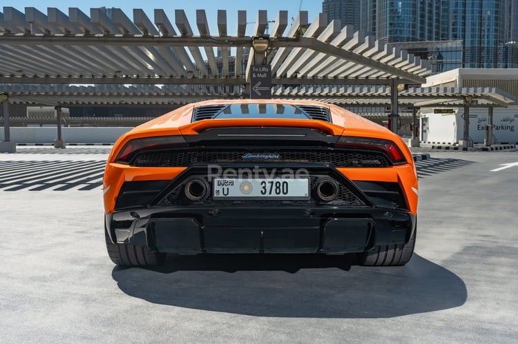 naranja Lamborghini Huracan en alquiler en Abu-Dhabi 3