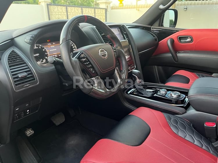 Perla blanca Nissan Patrol en alquiler en Dubai 7