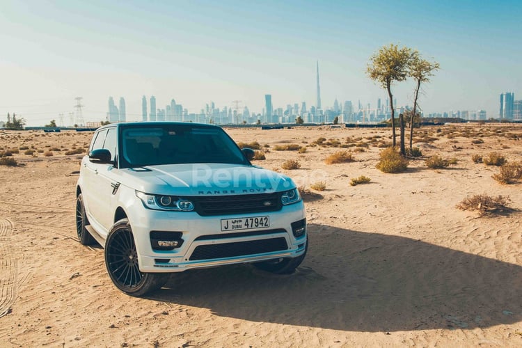 Blanco Range Rover Sport en alquiler en Abu-Dhabi 0