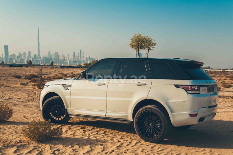 Blanco Range Rover Sport en alquiler en Dubai 6