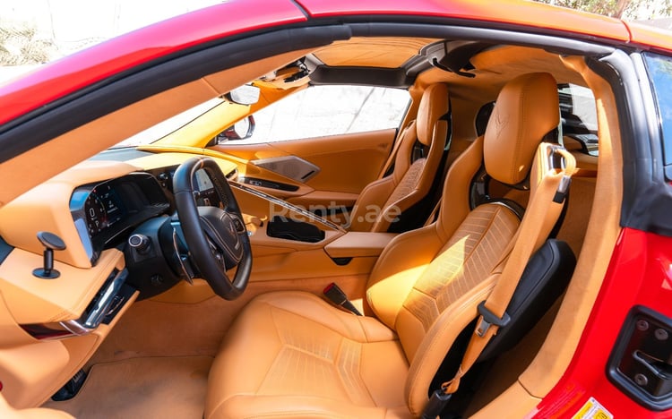 Rosso Chevrolet Corvette C8 Spyder in affitto a Abu-Dhabi 4