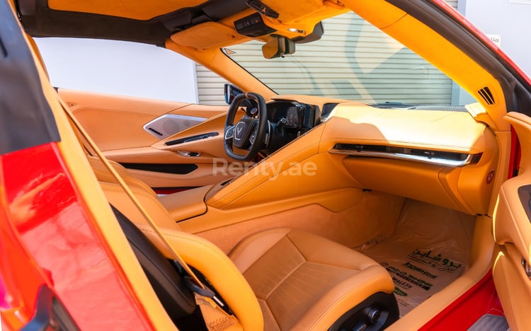 rojo Chevrolet Corvette C8 Spyder en alquiler en Abu-Dhabi 6