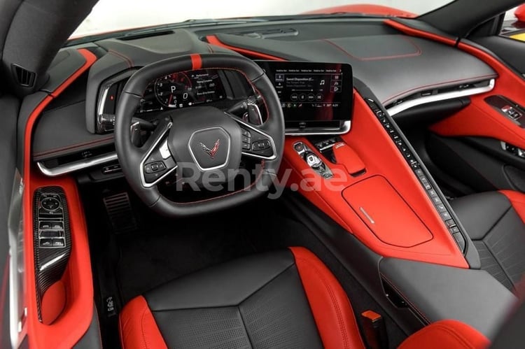 أحمر Chevrolet Corvette للإيجار في أبو ظبي 0